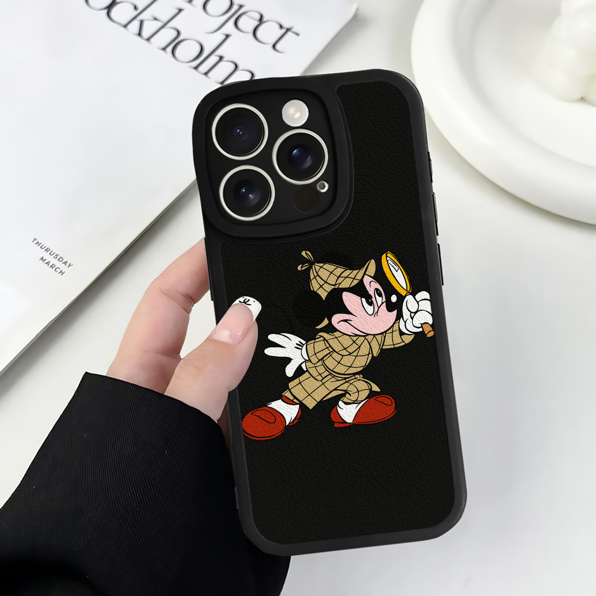 （画像用） ミッキーマウス Mickey Mouse 【iPhone 16シリーズ対応】シリコンスマホケース（レザー調） 材質：シリコン